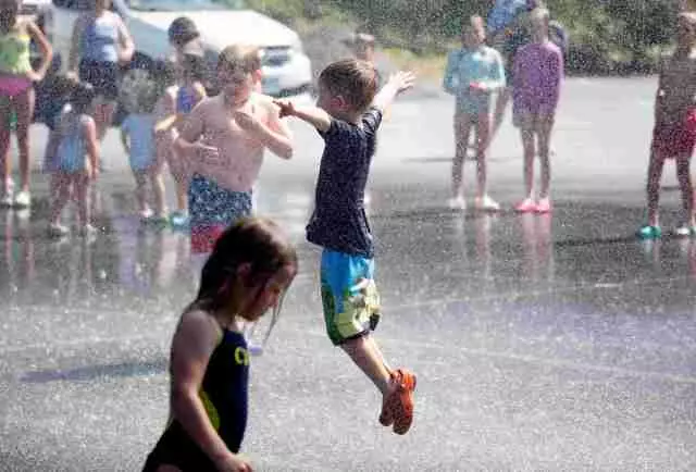 Community Comes Together for Refreshing Summer Event