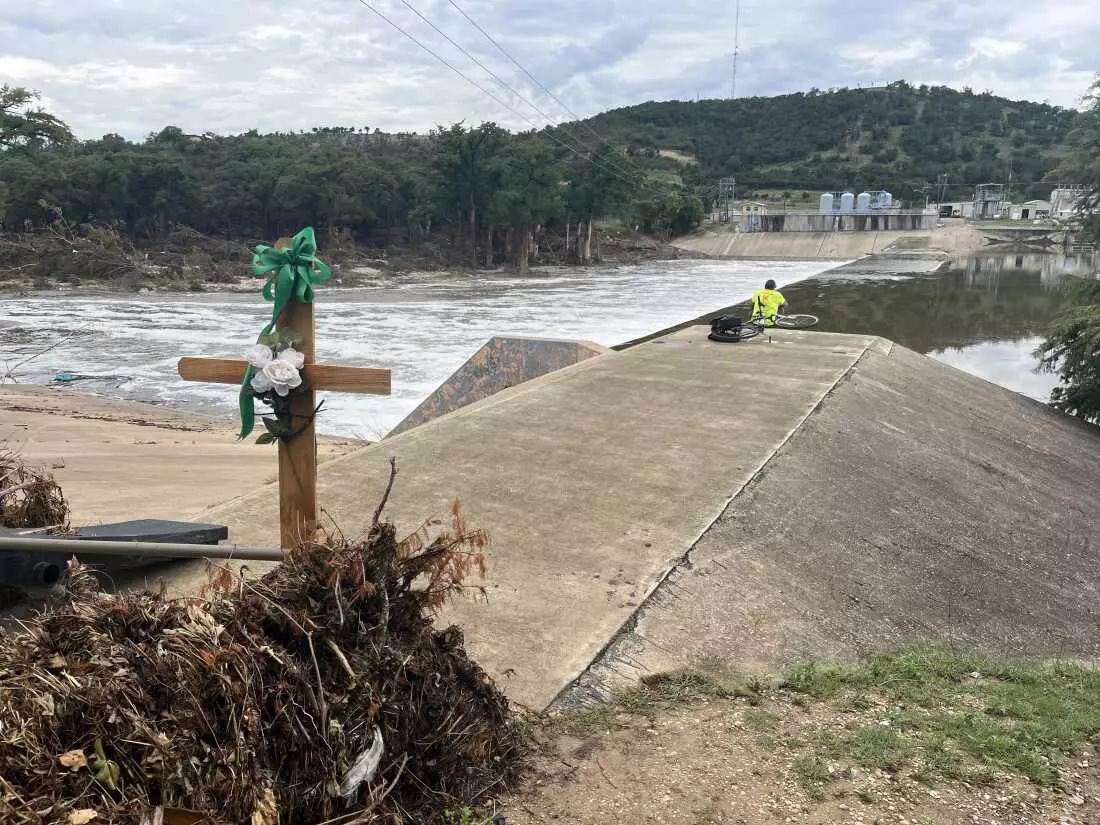 Texas Flash Flood Aftermath: The Search for the Missing Intensifies in Lakes