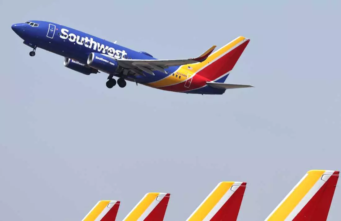 Southwest Flight's Dramatic Descent Averts Mid-Air Catastrophe