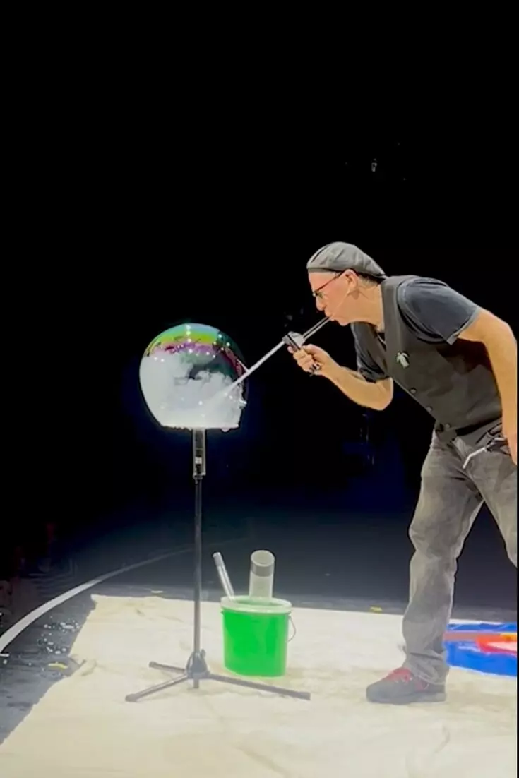 The Art of Bubbles: A Growing Phenomenon at the Edinburgh Fringe