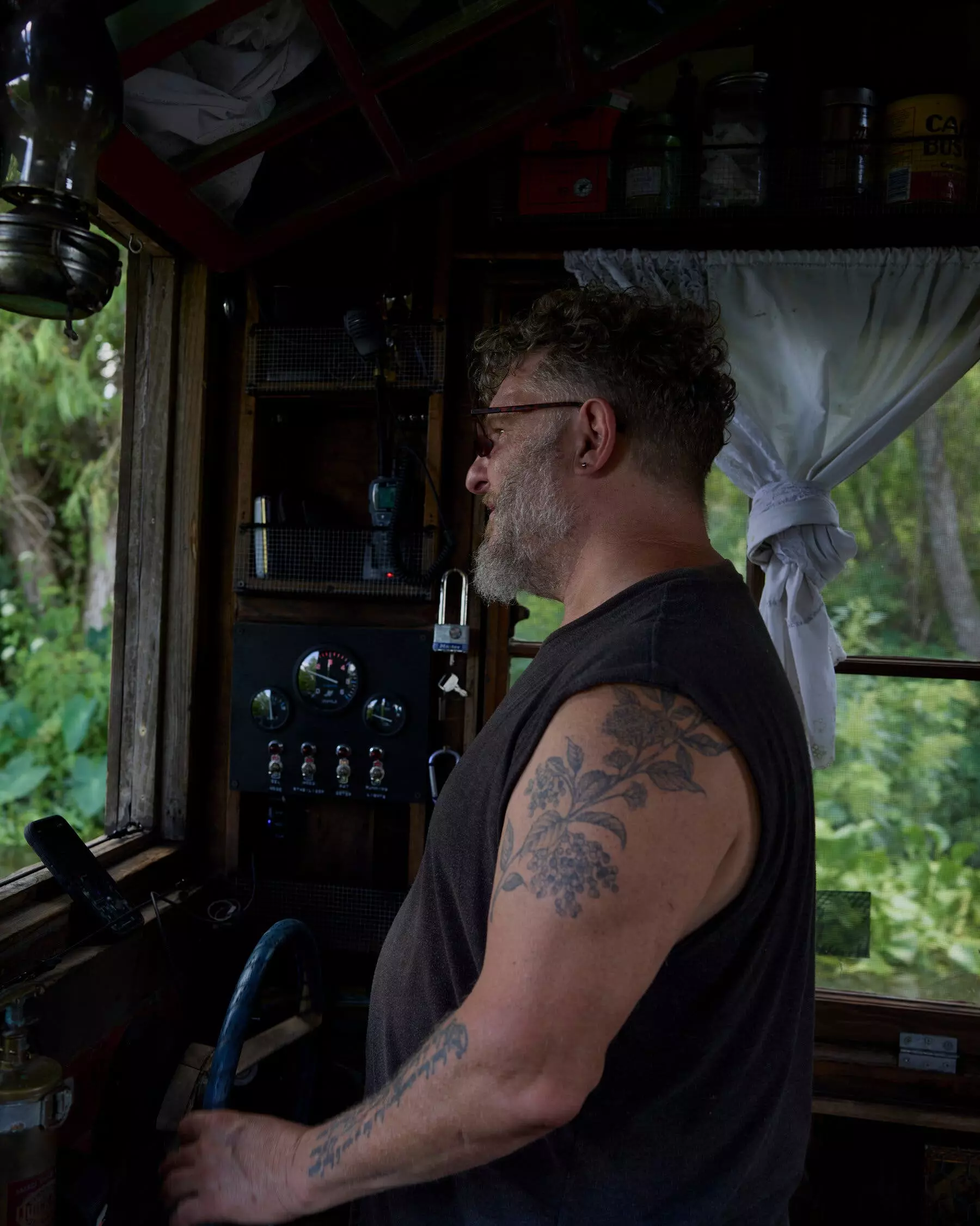 Floating Histories: A Shanty Boat's Journey Through America's Waterways