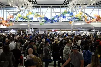 Government Shutdown Looms Over Thanksgiving Travel Plans
