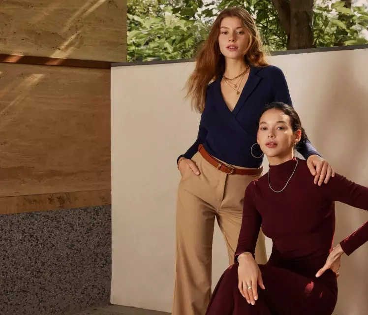 Frost-Kissed Fashion: Warmth Wrapped in Winter Elegance