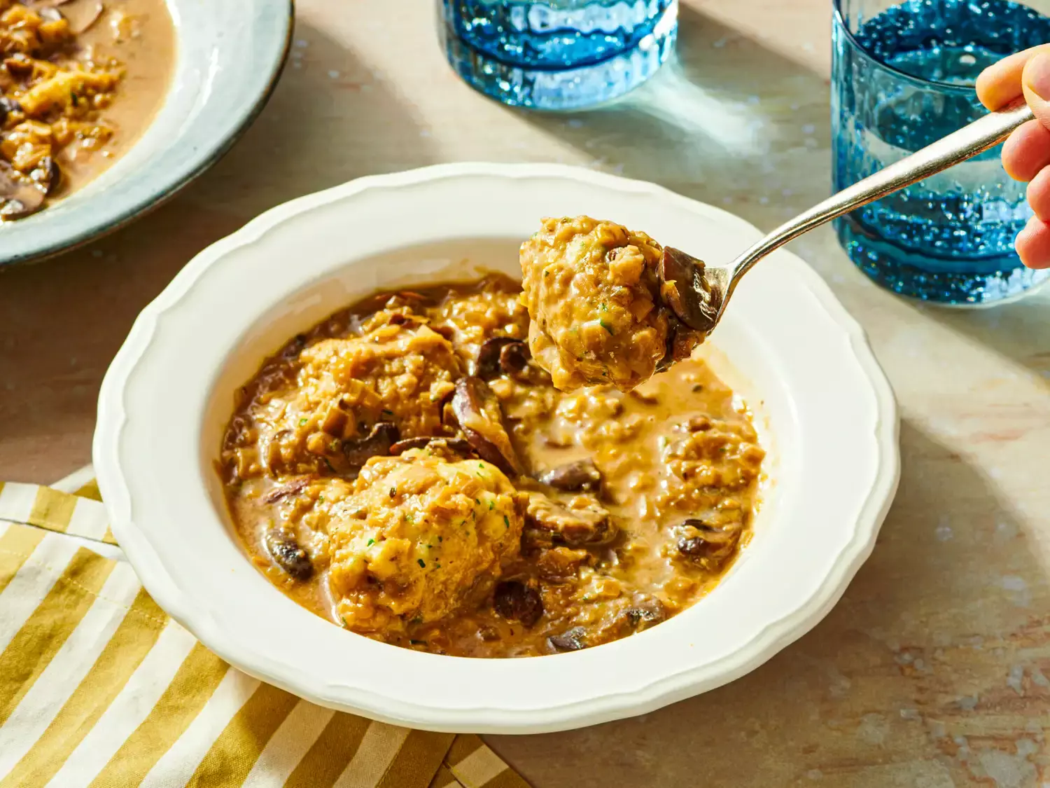 Hearty Mushroom & Dumpling Stew: A Cozy Vegetarian Delight