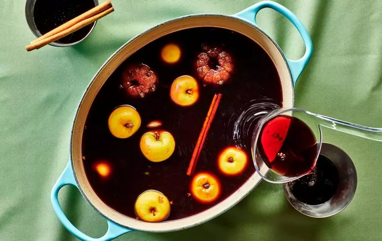 Crafting the Ultimate Cozy Mulled Wine Evening: Essentials for a Memorable Gathering