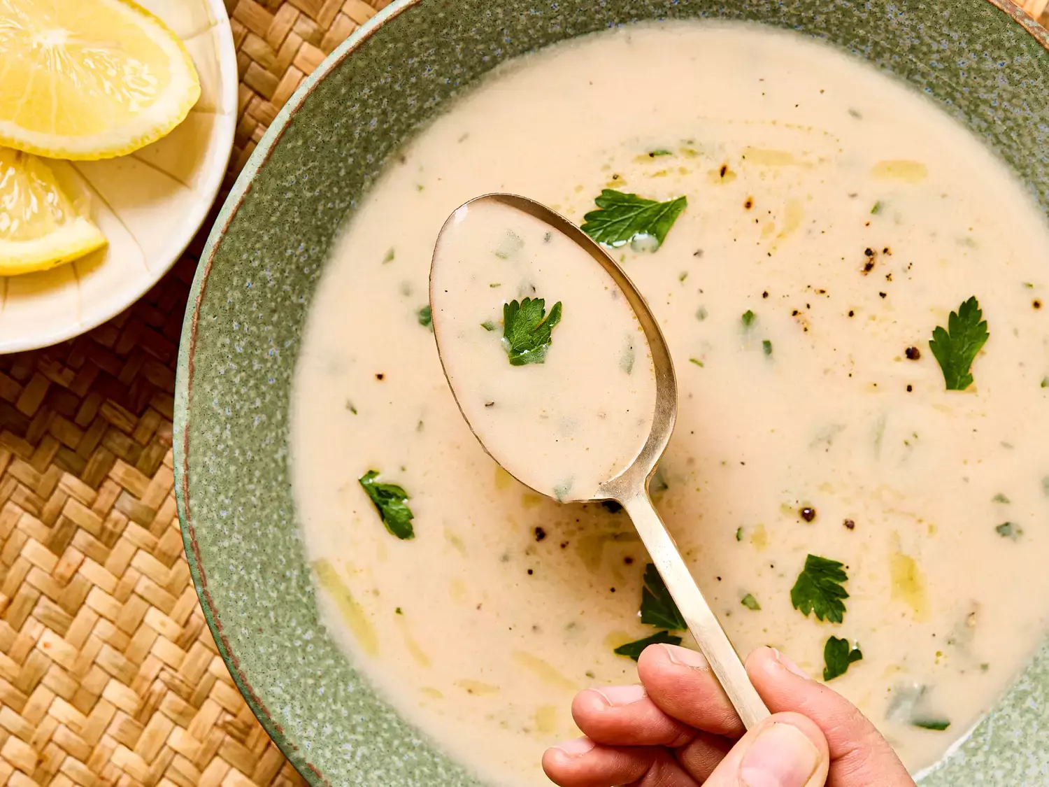 Effortless Creamy White Bean & Garlic Soup: A Culinary Delight with Just Five Ingredients