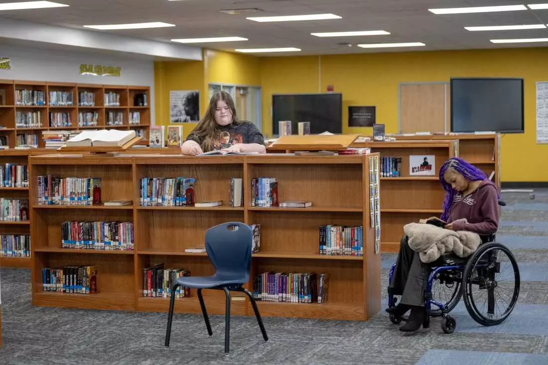 Kentucky School's Phone Ban: Successes and Setbacks