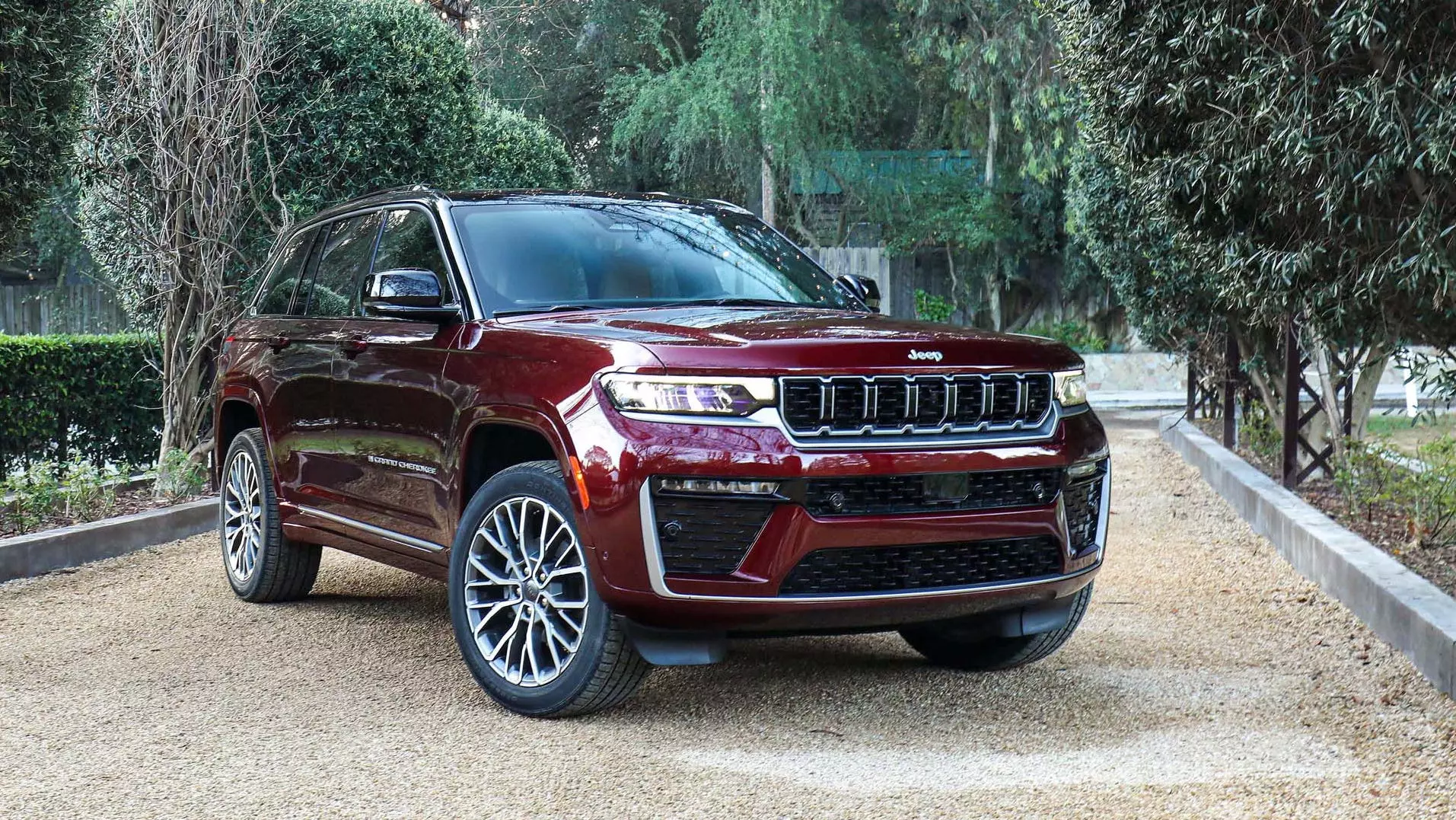 2026 Jeep Grand Cherokee: A Refined Ride with a Powerful New Engine