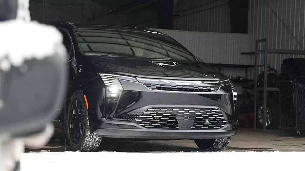 2027 Chrysler Pacifica Facelift Unveiled with Striking New Design