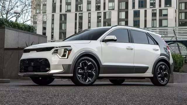 Kia Discontinues Niro EV: A Shift Towards Hybrid Models