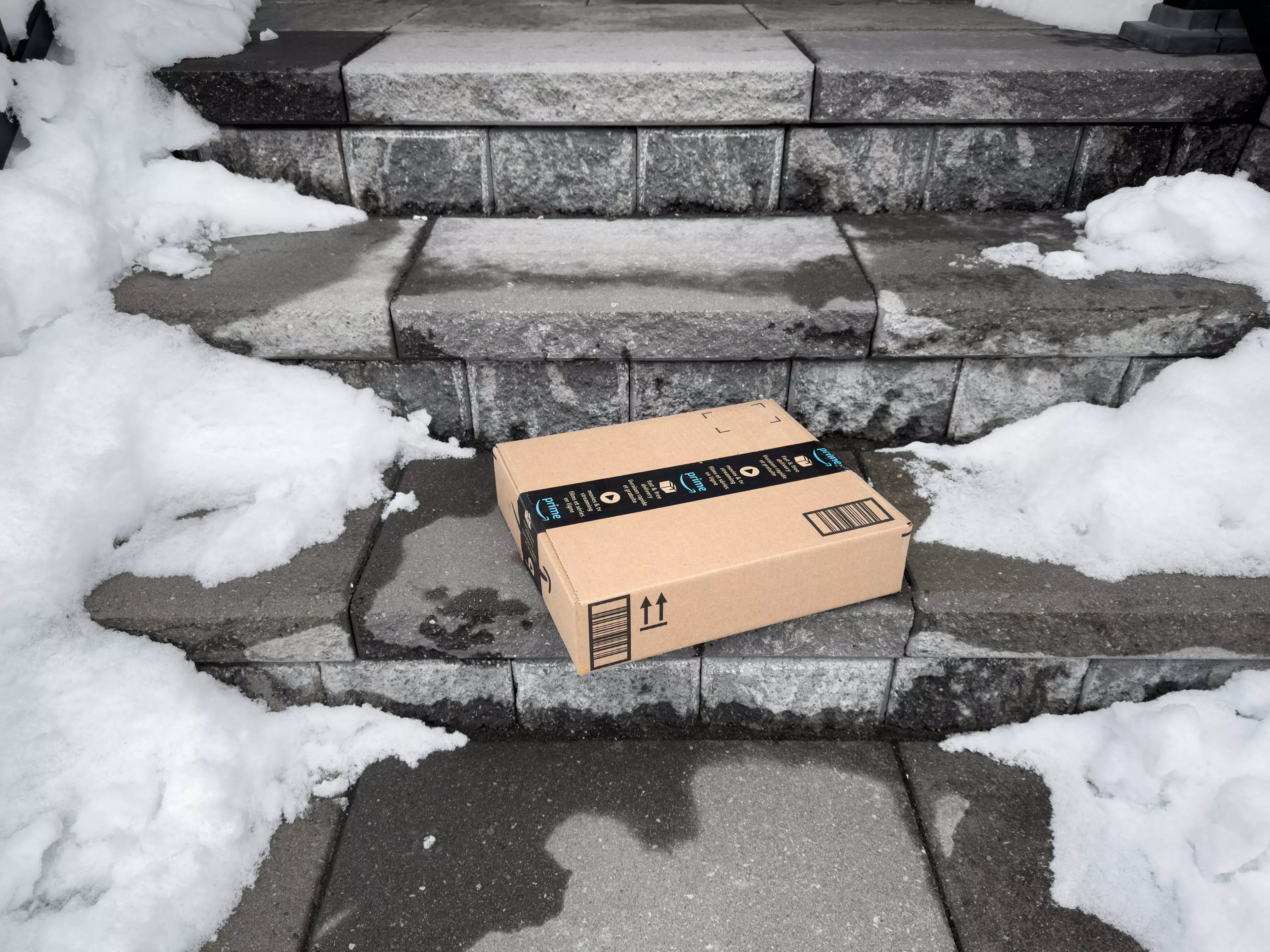 Amazon's 'Very Bright' Rechargeable Flashlight Now 37% Off