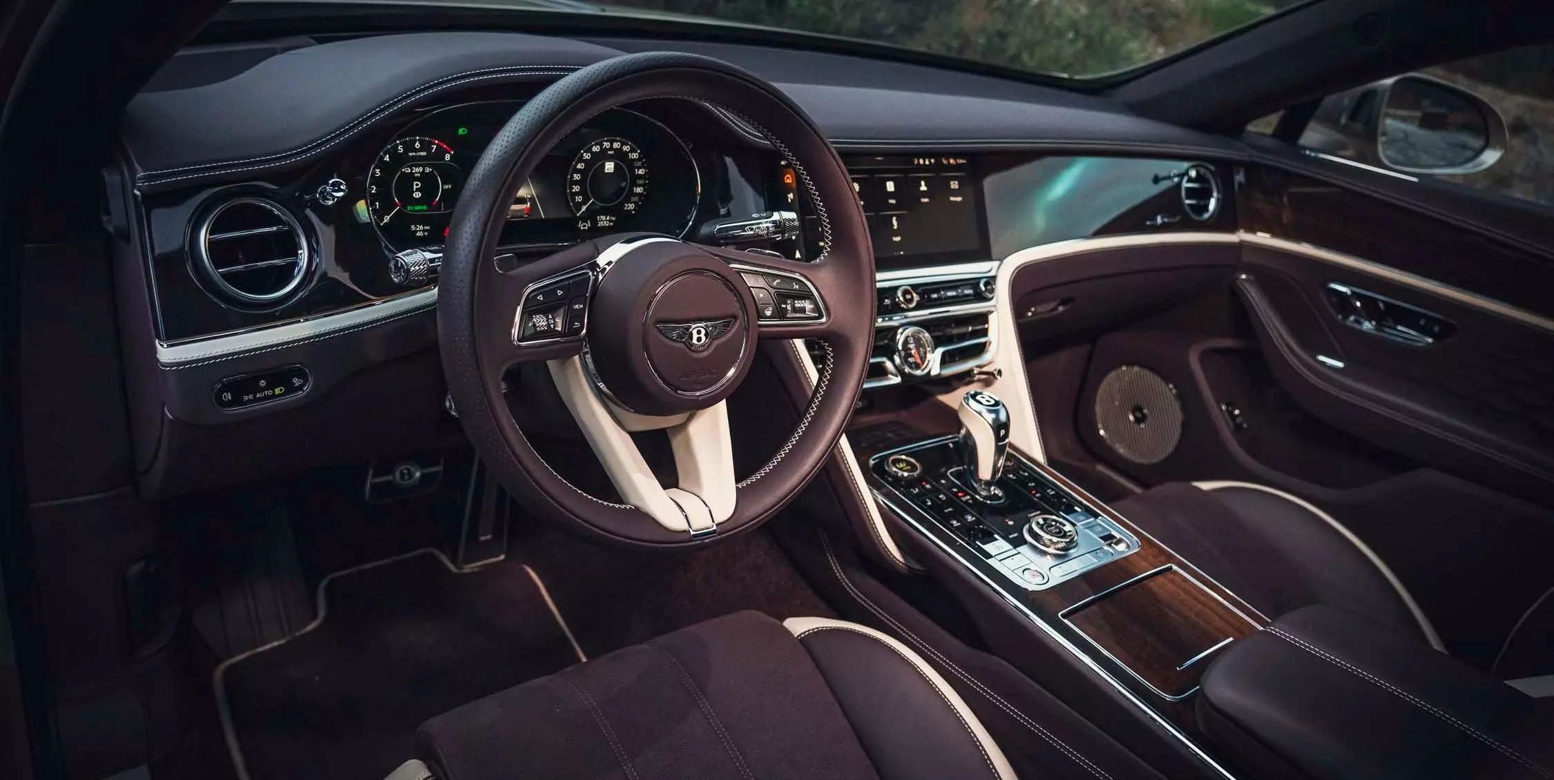 2025 Bentley Flying Spur Speed: A Glimpse Inside Luxury