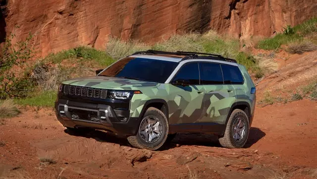Jeep Unveils New Off-Road Concepts: The Cherokee Upland and Recon Overwatch
