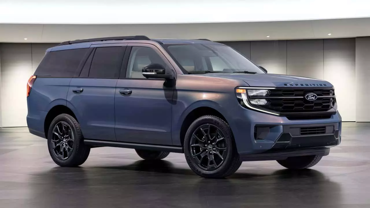 Ford Expedition Celebrates 30 Years with Special Edition Featuring Mustang Dark Horse Paint