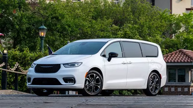 Chrysler Recalls Pacifica and Voyager Minivans for Airbag Issue