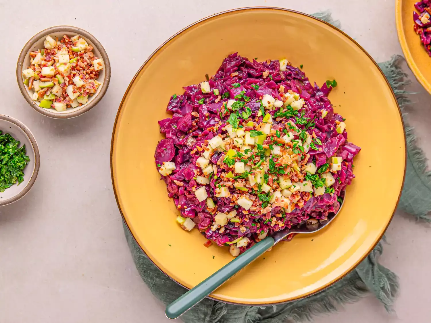 Flavorful Braised Red Cabbage with Apples and Bacon: A Culinary Exploration