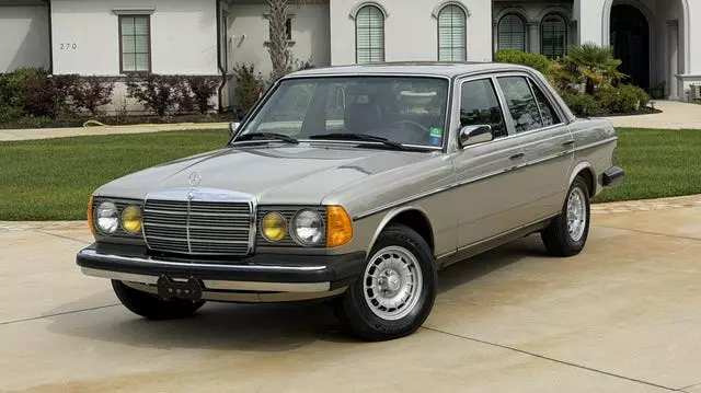 A Timeless Journey: The Enduring Legacy of a Low-Mileage 1985 Mercedes-Benz 300D Turbo