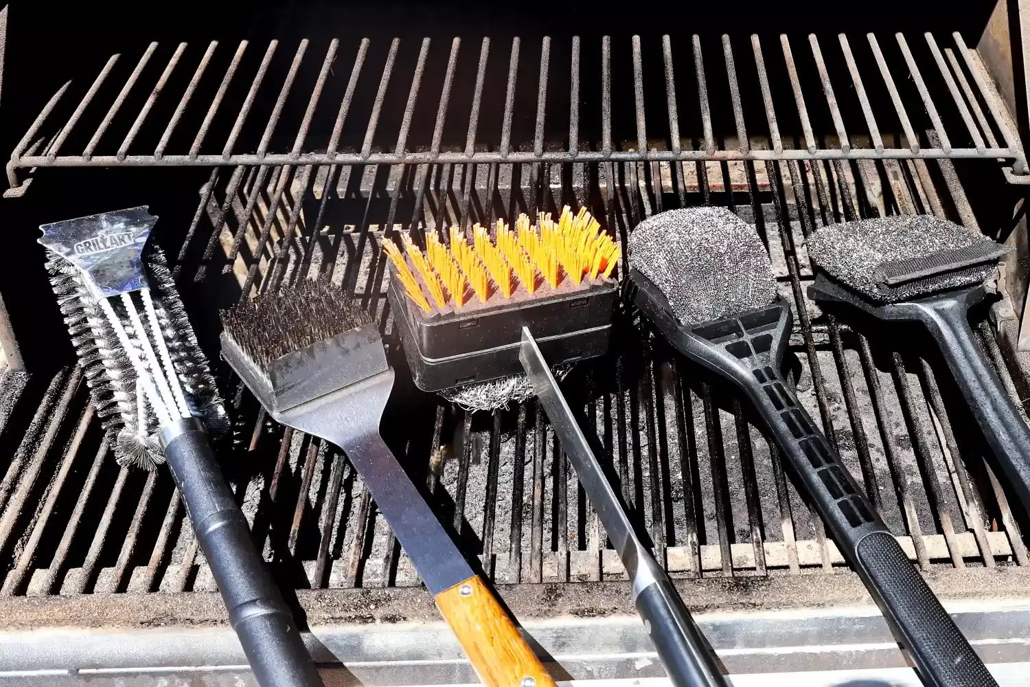 The Ultimate Guide to Grill Brushes: Cleaning Your Grill with Ease