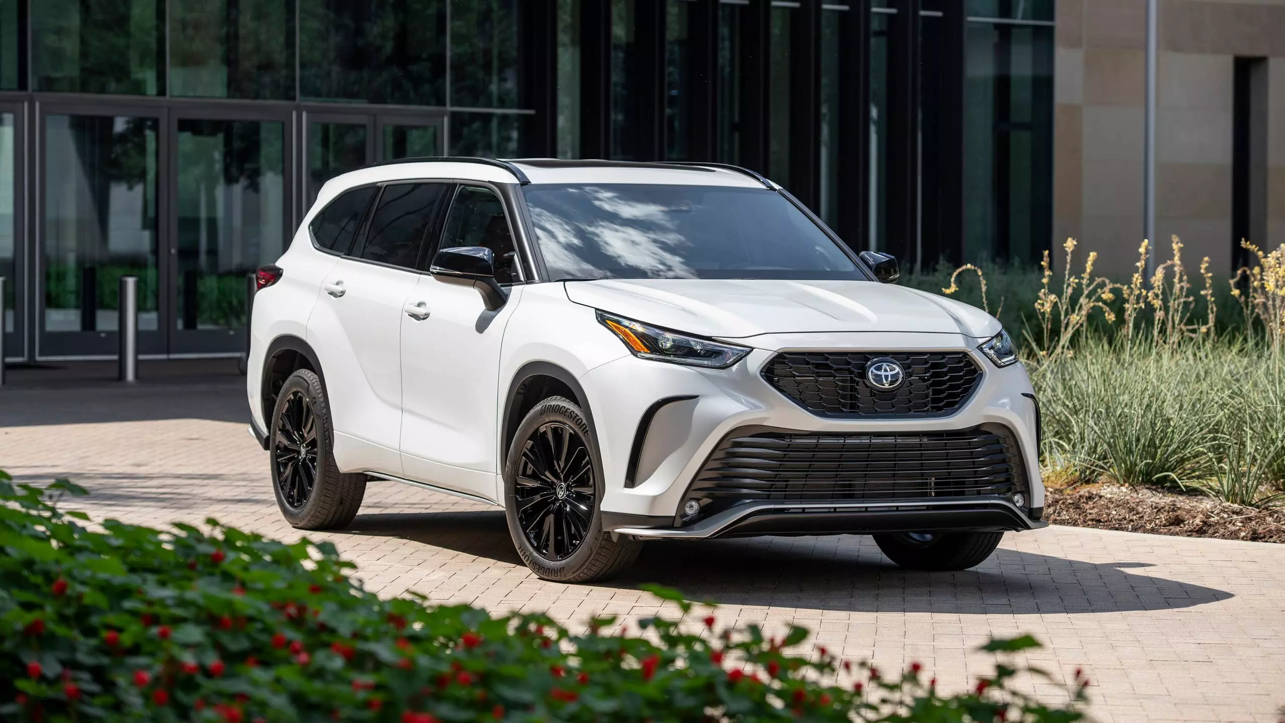 2026 Toyota Highlander: An In-depth Review of Performance, Features, and Value