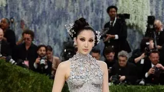 Ejae's Met Gala Debut: A Luminous Silver Era