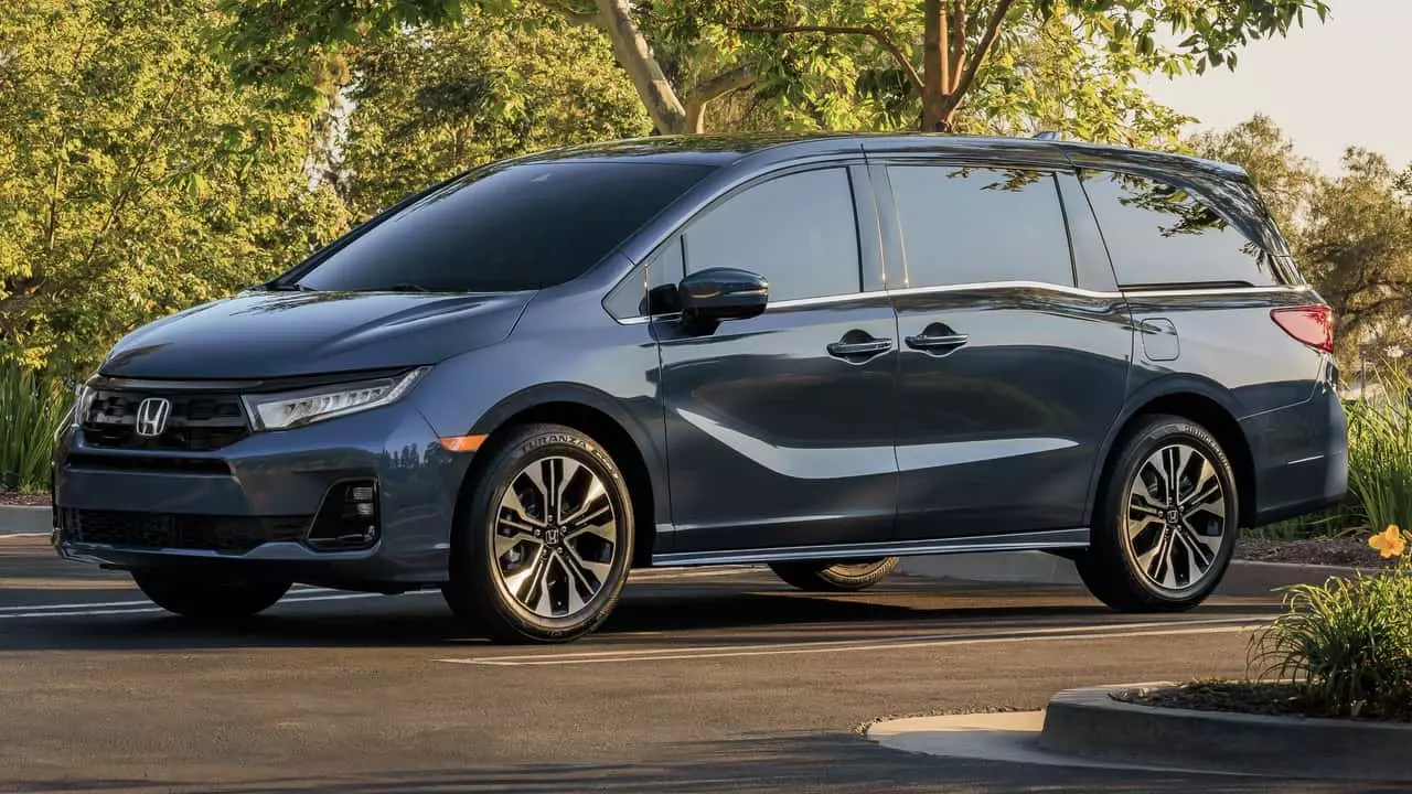 Honda to Extend Production of Key Models Through Decade's End