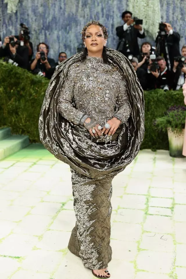 Met Gala Moments: Wonders' Debut and Unexpected Encounters
