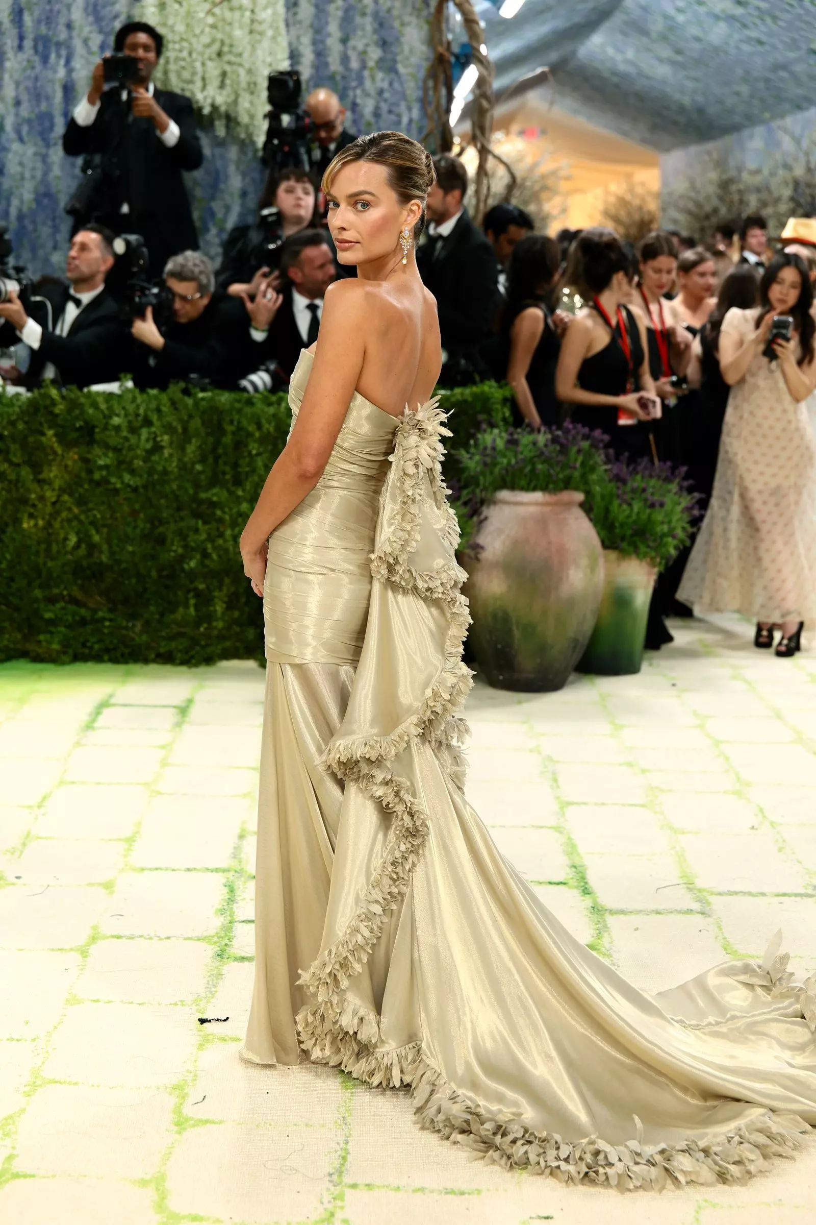 Margot Robbie's Dazzling Chanel Return at the 2026 Met Gala