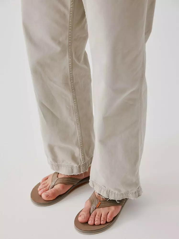 The Ultimate Guide to Men's Flip-Flops: Comfort, Style, and Durability