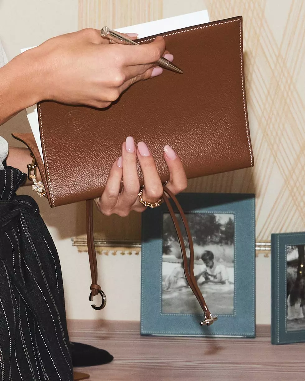 Rosie Huntington-Whiteley Launches Home Decor Line 'Mémoire'