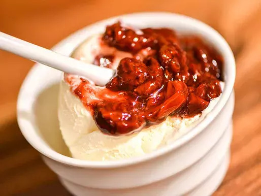 Crafting the Perfect Strawberry Balsamic Reduction