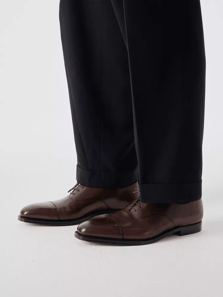 The Ultimate Guide to Men's Oxford Shoes: Styles, Selection, and Care