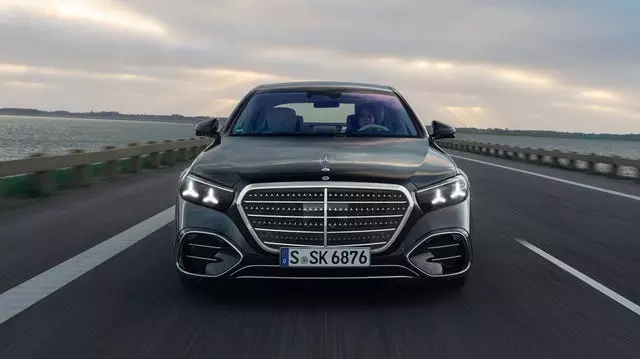 Unveiling the Refreshed 2027 Mercedes-Benz S-Class: A Mid-Cycle Evolution