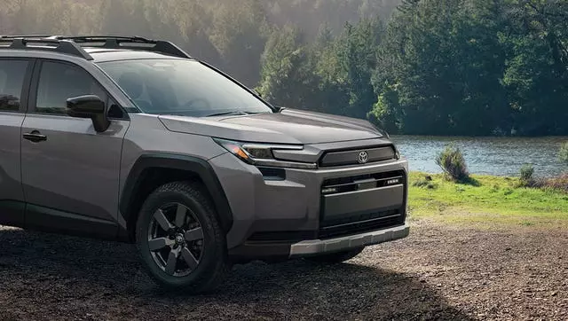 Toyota Considers Compact Pickup Based on RAV4 Platform