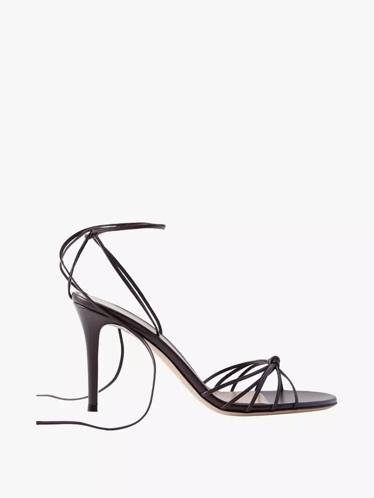 The Enduring Influence of 90s Sandals on Contemporary Fashion