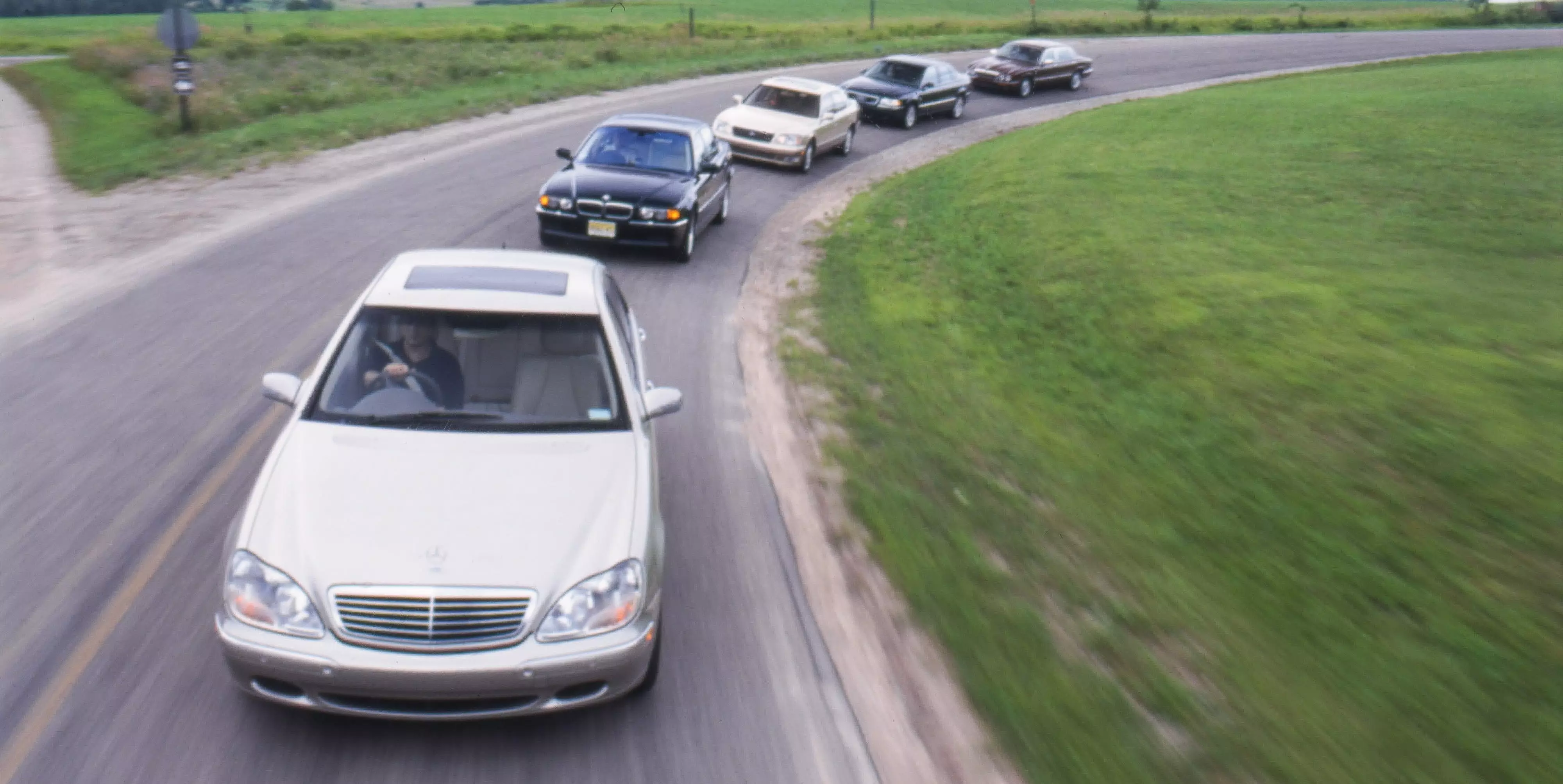 2000 Luxury Sedan Showdown: A Timeless Comparison