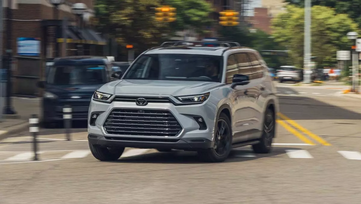 2027 Toyota Grand Highlander Hybrid Review
