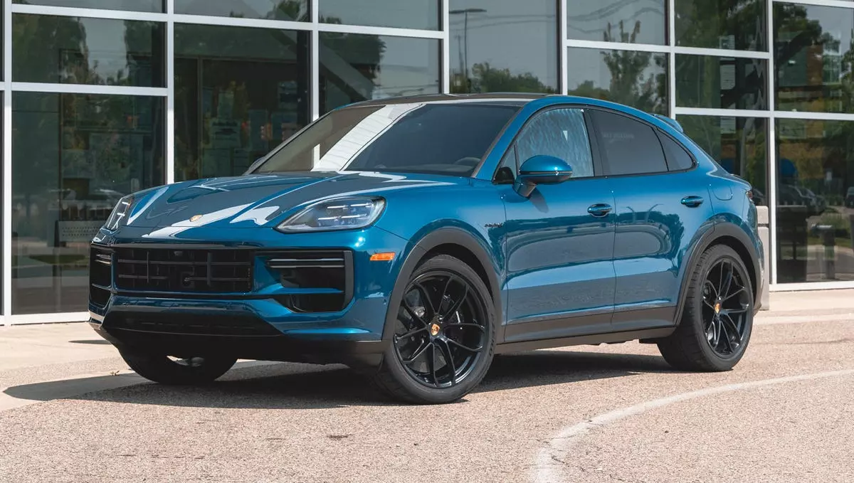 2027 Porsche Cayenne Hybrid Review