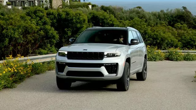 Jeep Recalls Grand Cherokee Models Due to Airbag Software Glitch