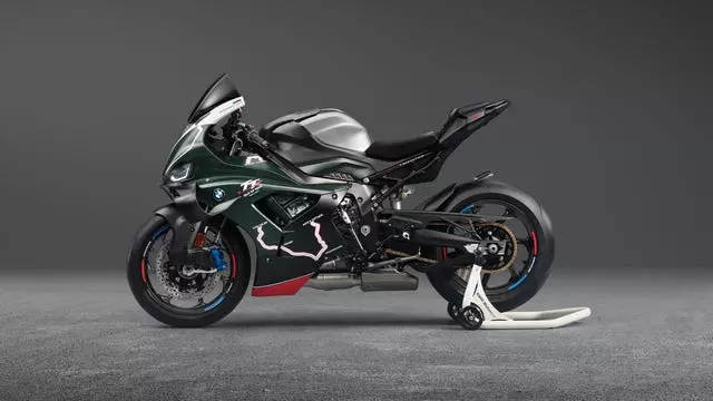 BMW M1000 RR Isle of Man Edition Honors Legendary Race