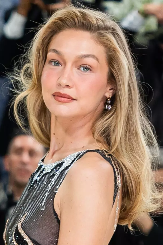 Achieve a Flawless Velvety Complexion with the Suede Skin Trend