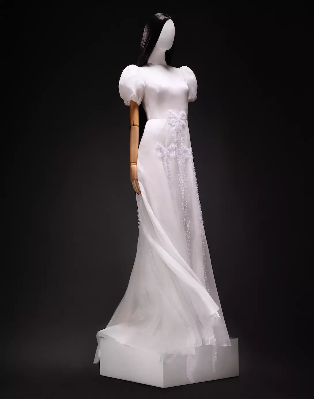 Susie Cave's New Venture: "Weddings and Funerals" Redefines Occasion Wear with Personalized Elegance