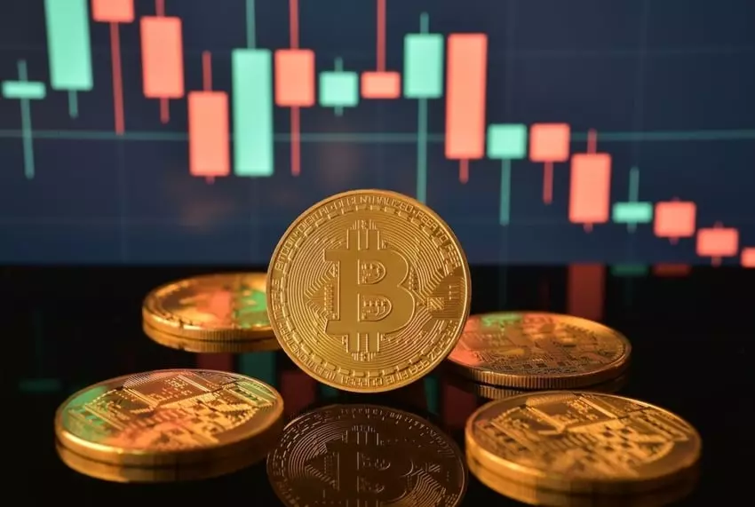 Cryptocurrency Markets Face Downturn Amidst Fed's Hawkish Stance; Bitcoin's Key Support Level Eyed