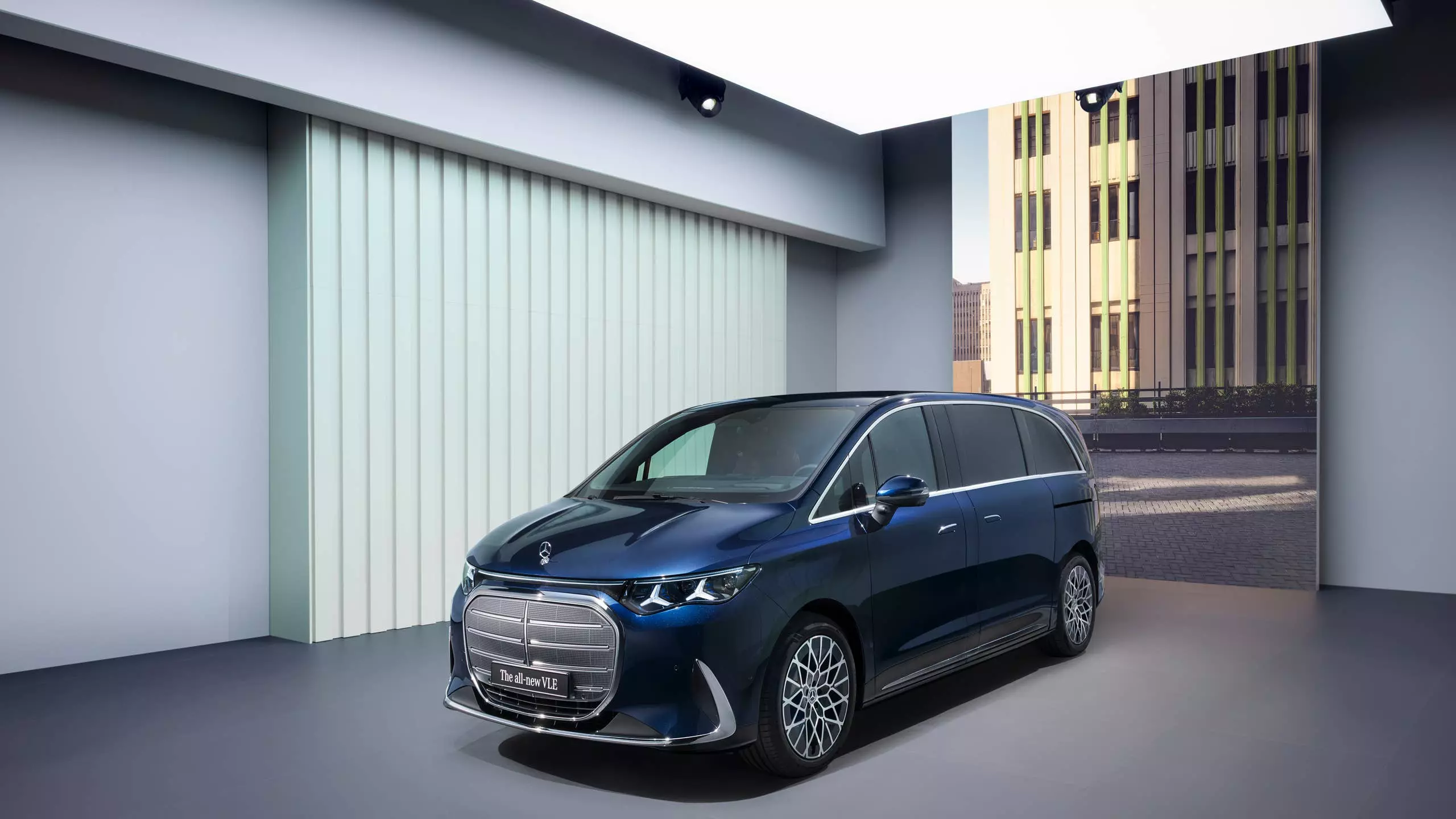 Mercedes-Benz Introduces 400-Mile Electric Luxury Van to North American Market