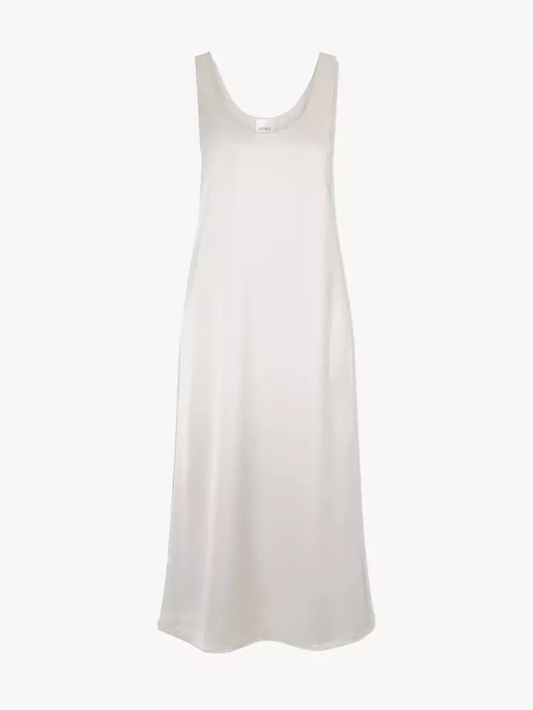 Embracing Minimalist Summer Dresses: A Style Guide