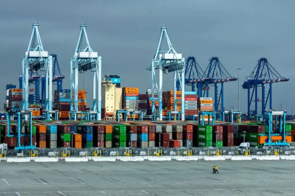 US Goods Trade Deficit Reaches 14-Month Peak as Imports Climb