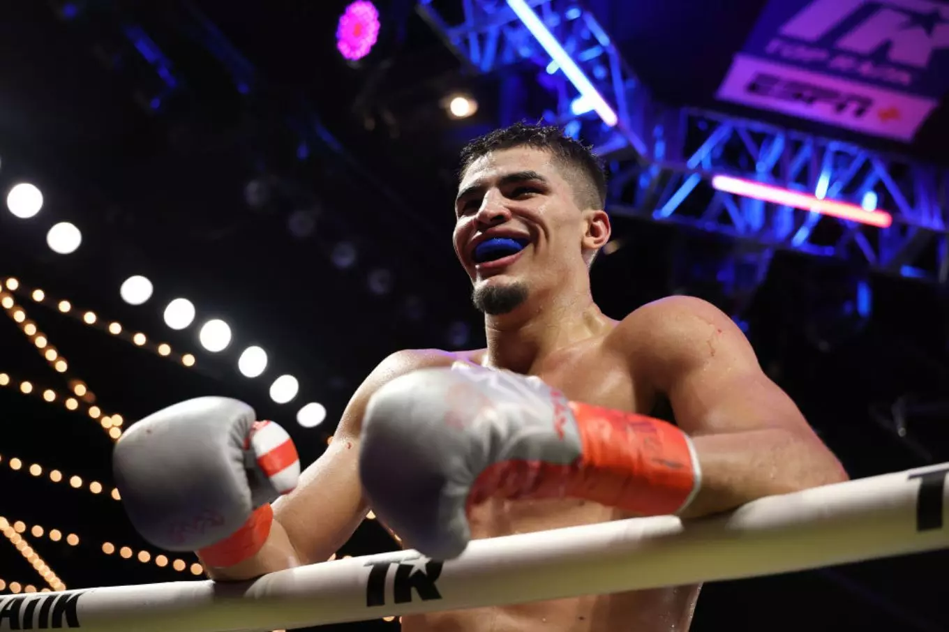 Zayas vs. Ennis: A Championship Boxing Showdown in New York City