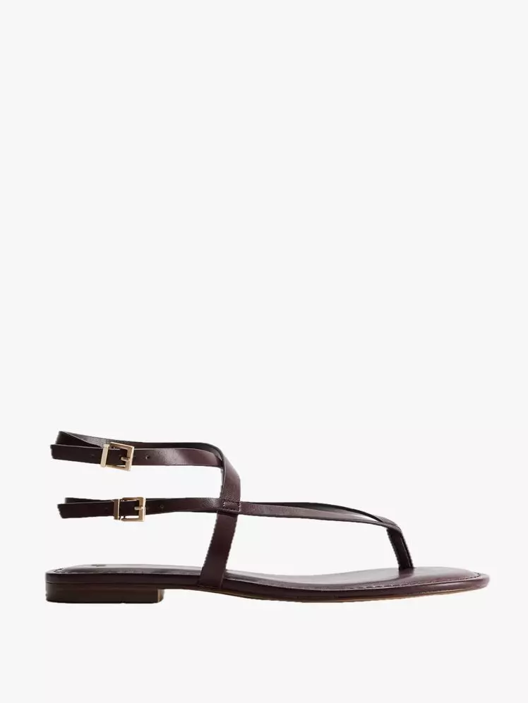 Choosing the Perfect Footwear for a Beach Wedding