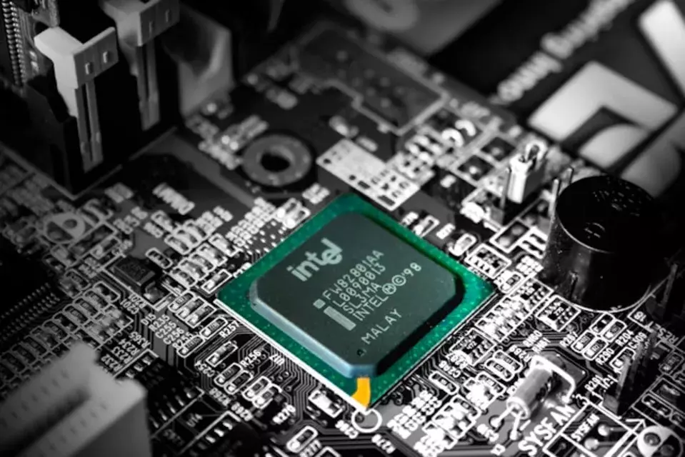 Intel's Advanced Packaging Technology Poised to Outpace TSMC in Cost Efficiency