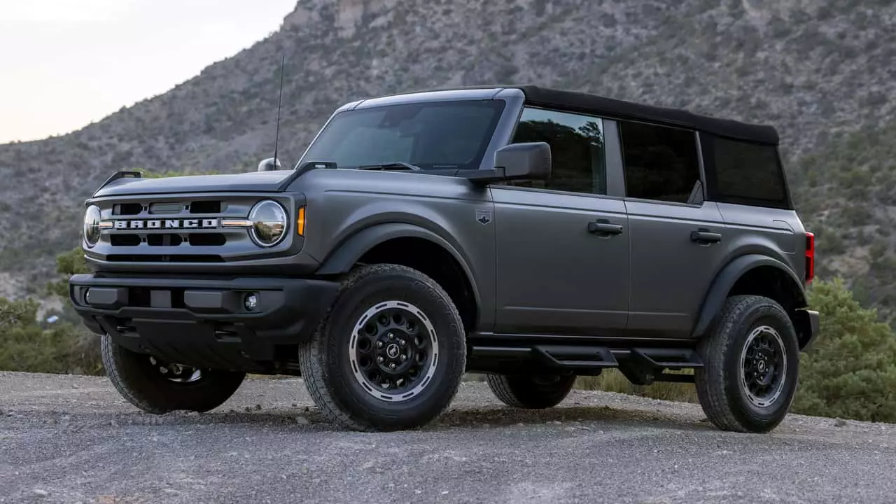 Ford Recalls Nearly 777,000 Trucks and SUVs for Transmission and Fender Issues