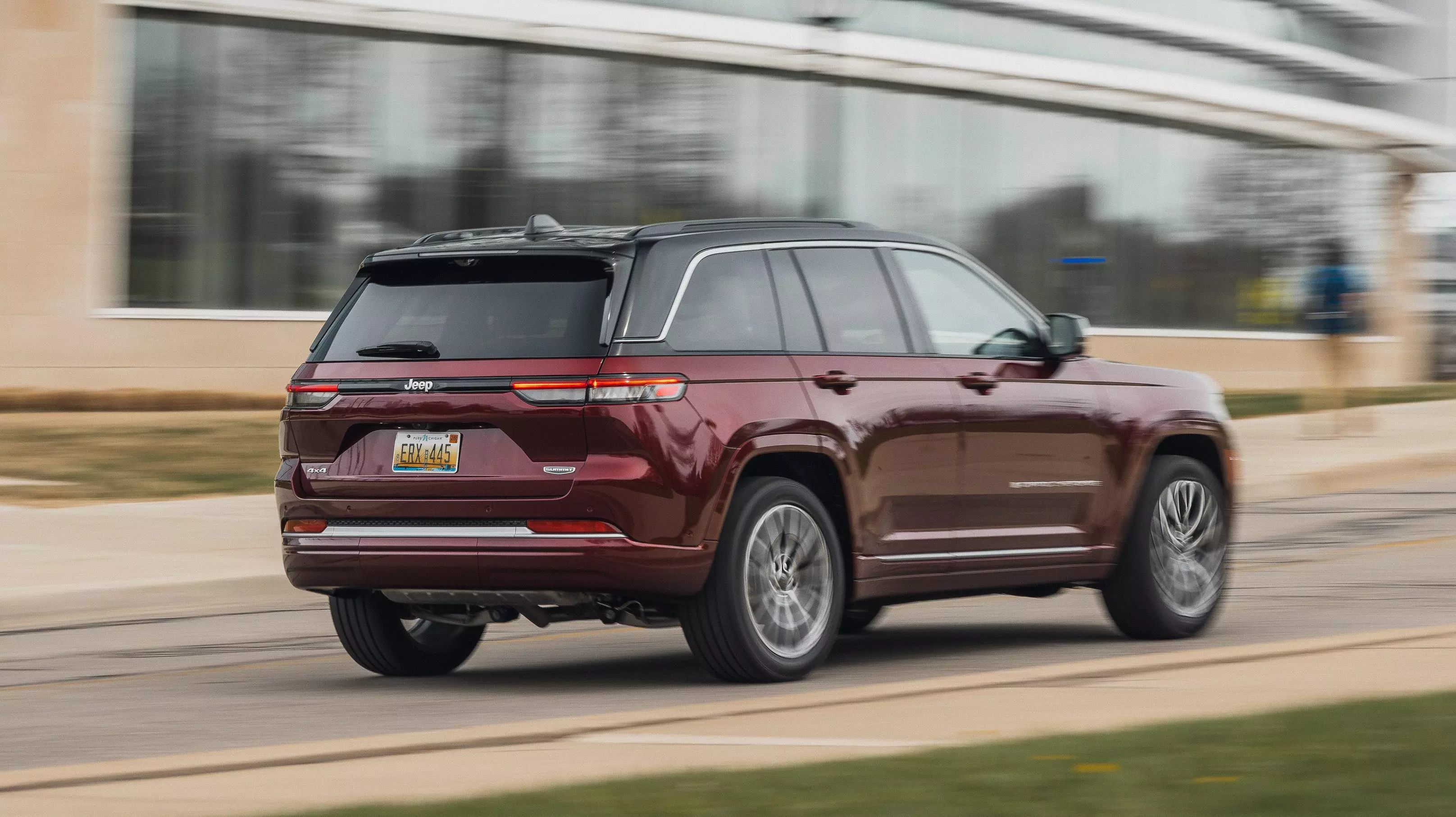 2026 Jeep Grand Cherokee Summit: A Detailed Performance Review